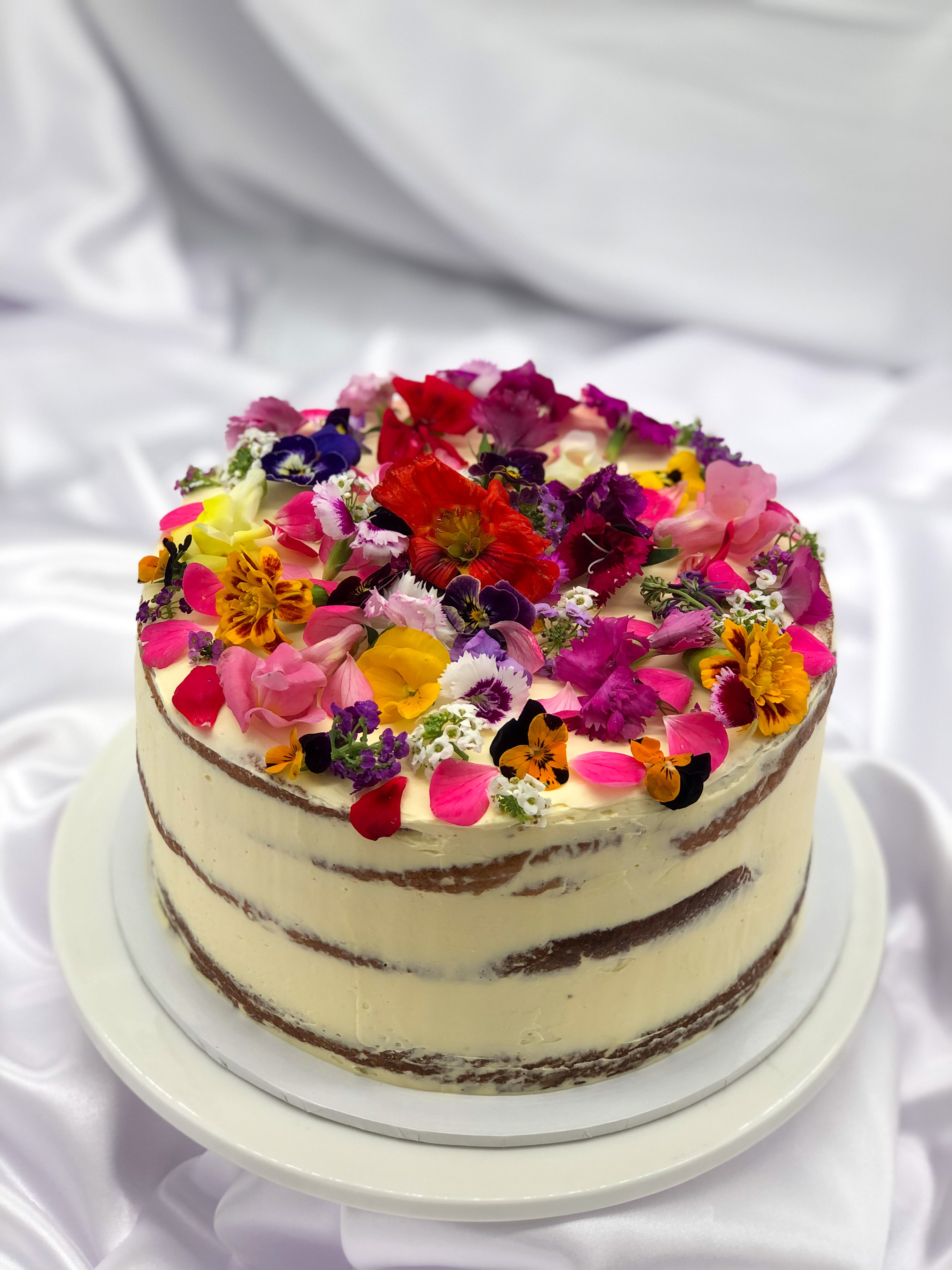 12 Edible Flower Cakes That Look So Scrumptious 1 - Fab Mood | Wedding  Colours, Wedding Themes, Wedding colour palettes